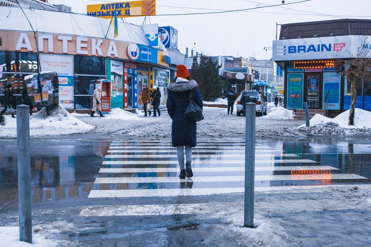 Дамочка, светлые штаны надеть - это вы зря