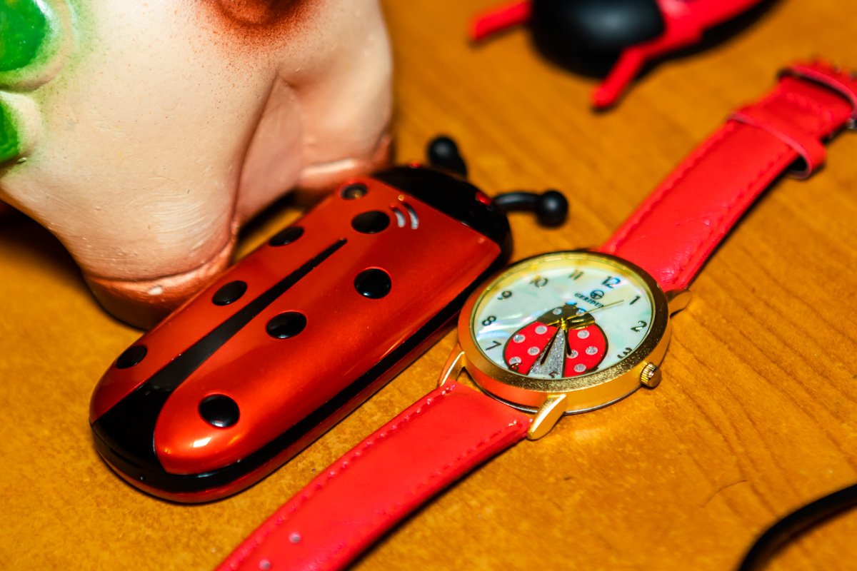 Самый необычный экспонат - мобильный телефон в виде божьей коровки Самый необычный экспонат - мобильный телефон в виде божьей коровки