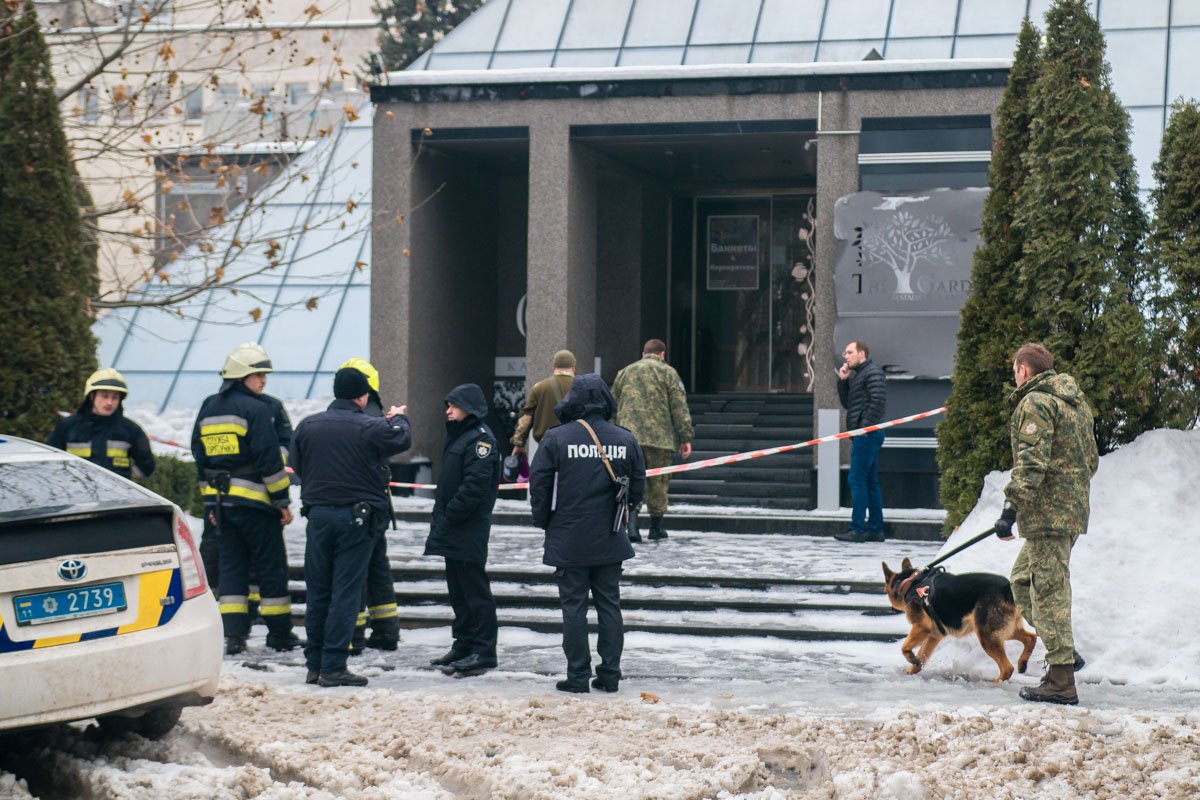 Обследовав помещение, взрывотехники каких-либо взрывоопасных предметов не обнаружили