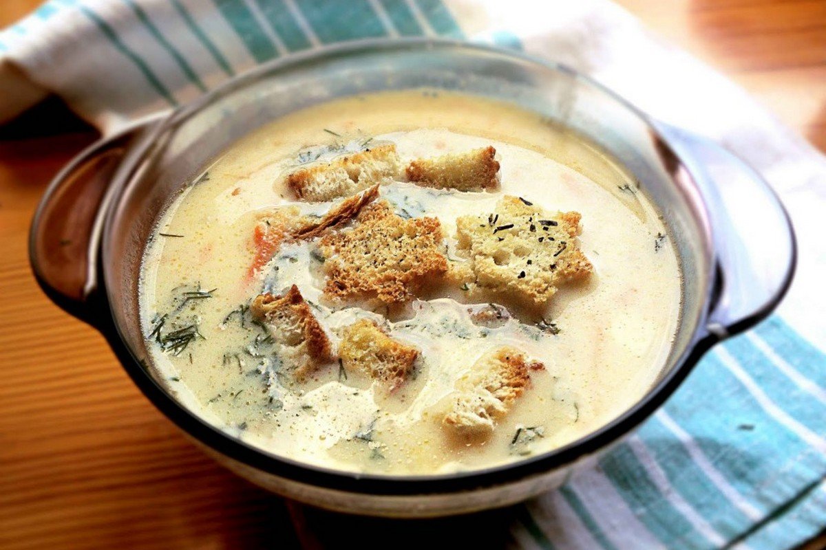 Полезные и вкусные рецепты: как приготовить сырный суп с шампиньонами и сухариками 1