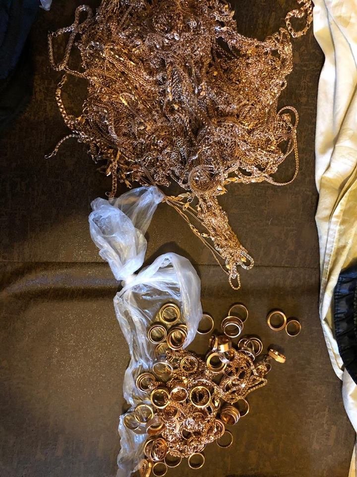 Правоохранители изъяли 1,5 кг золота Правоохранители изъяли 1,5 кг золота