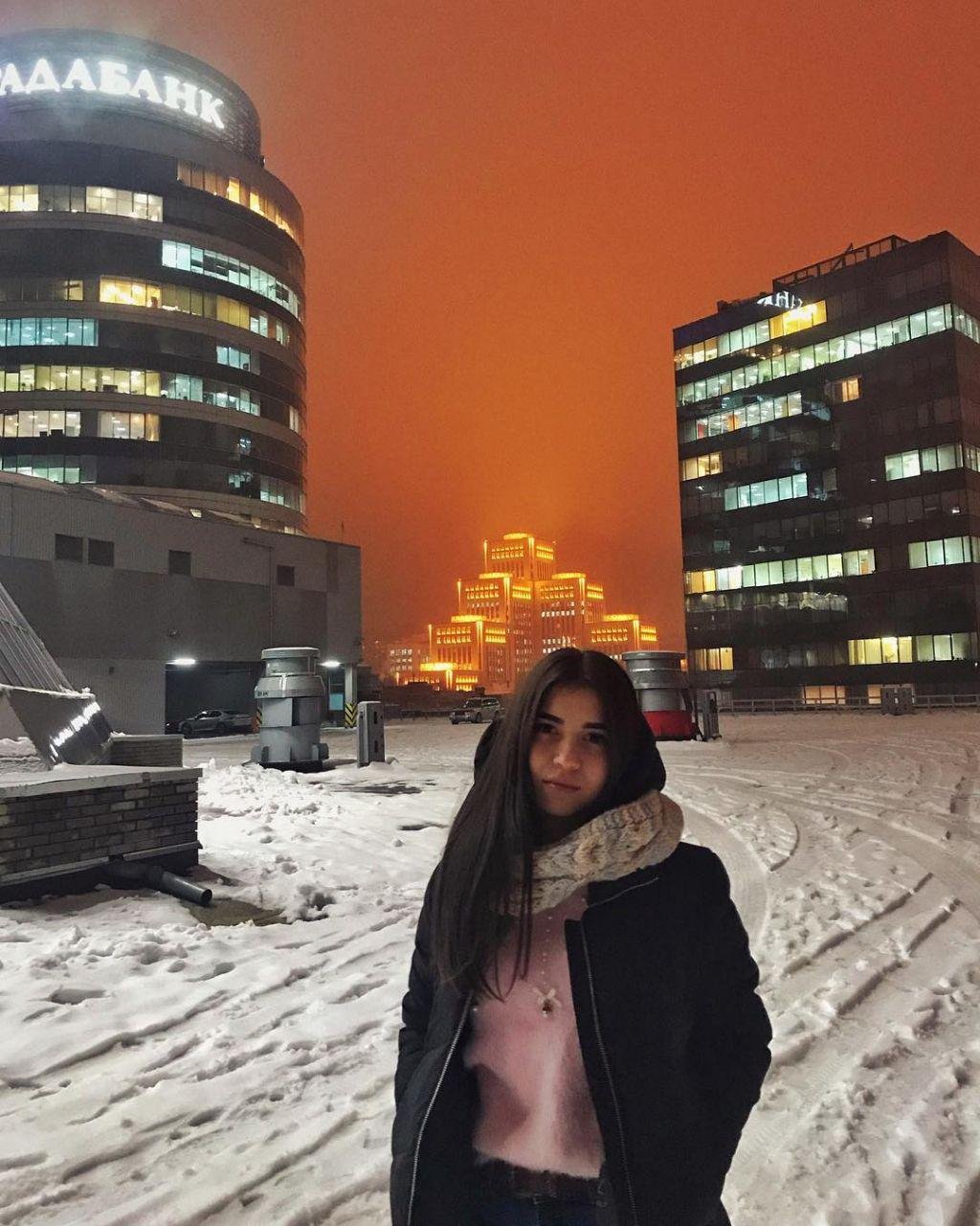 Когда так и не определилась, на каком фоне сфоткаться