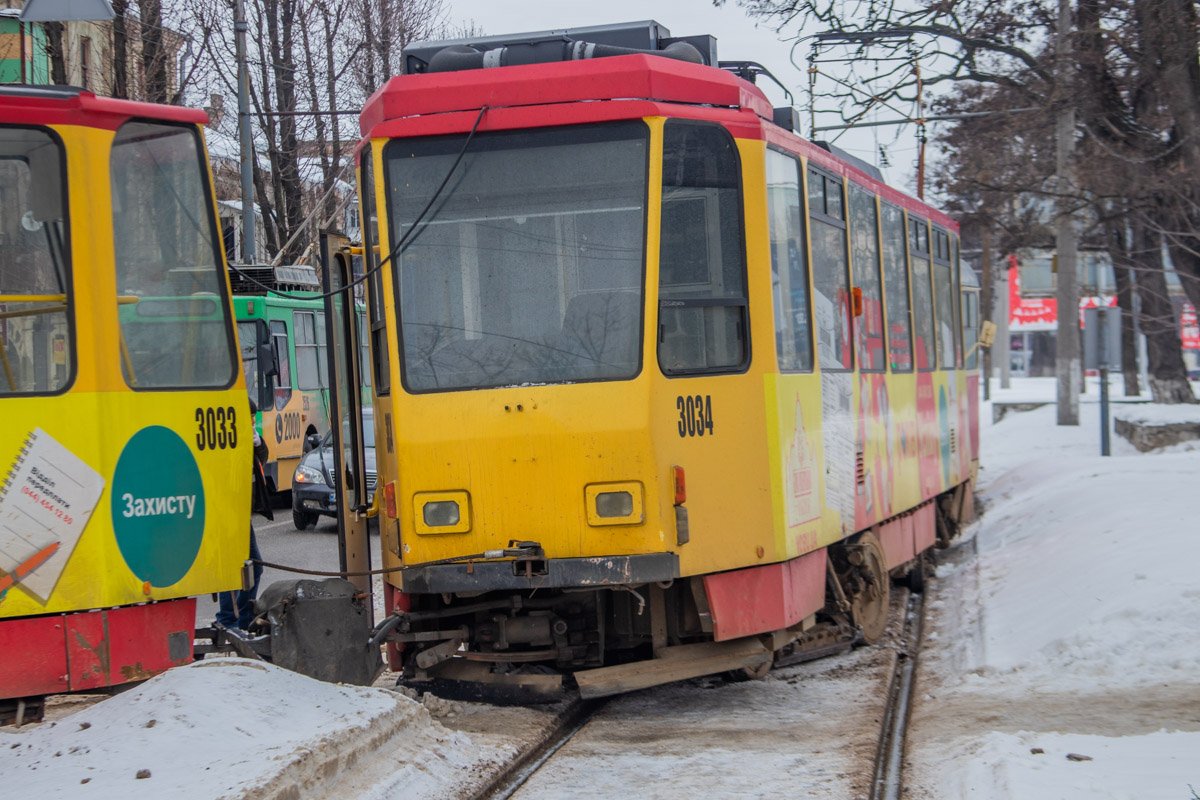 На Пушкина трамвай сошел с рельсов На Пушкина трамвай сошел с рельсов