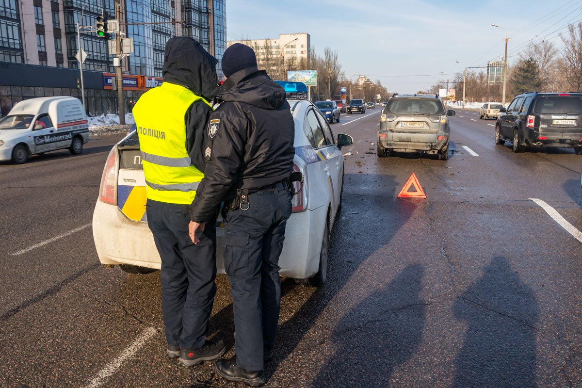 На месте происшествия работает патрульная полиция На месте происшествия работает патрульная полиция