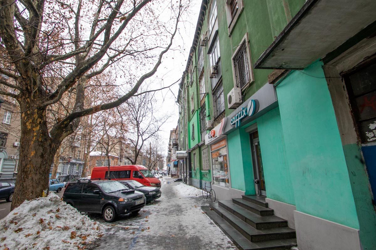 Улица выходит к набережной