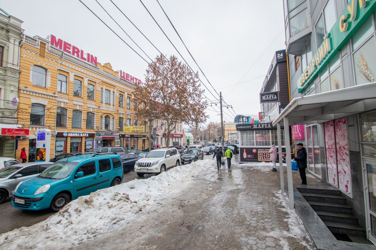 Сейчас там находятся множество торговых центров
