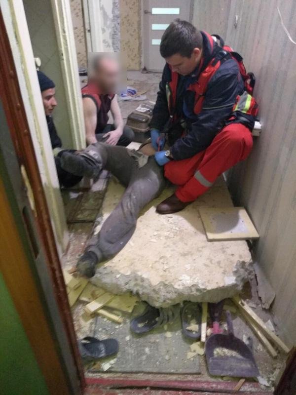 У мужчины переломы нижней части правой ноги