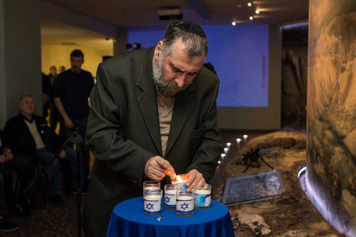 Среди присутствующих были не только неравнодушные жители Днепра, но и военные, политики, общественные деятели Среди присутствующих были не только неравнодушные жители Днепра, но и военные, политики, общественные деятели