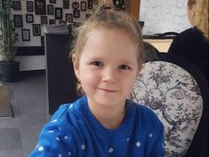 Девочке необходим слуховой аппарат Девочке необходим слуховой аппарат