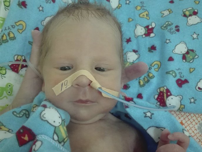 Малышу нужны лекарства и особое питание Малышу нужны лекарства и особое питание