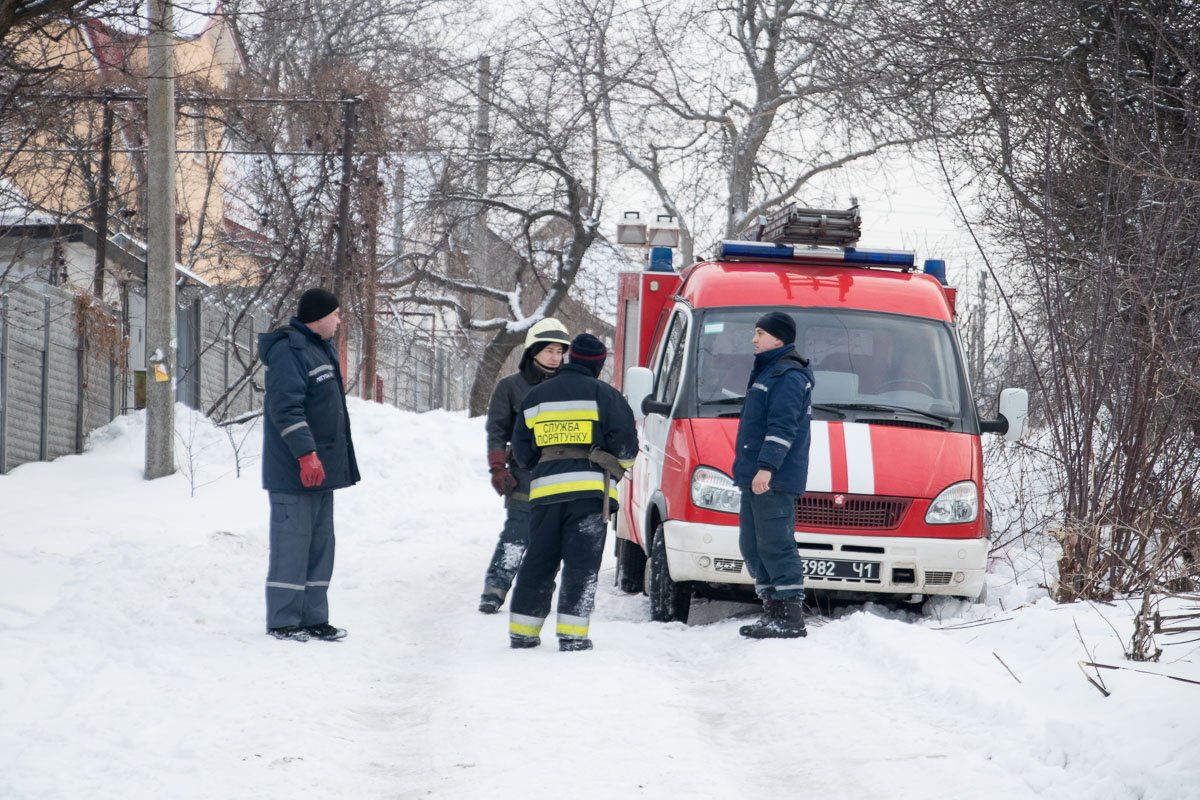 Частный дом горел на улице Пехотинцев Частный дом горел на улице Пехотинцев