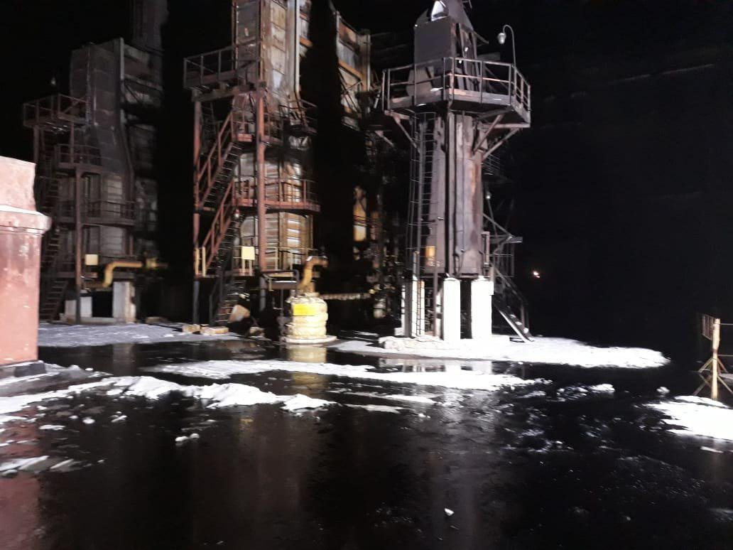 Пожар возник в смолоперегоночном цехе