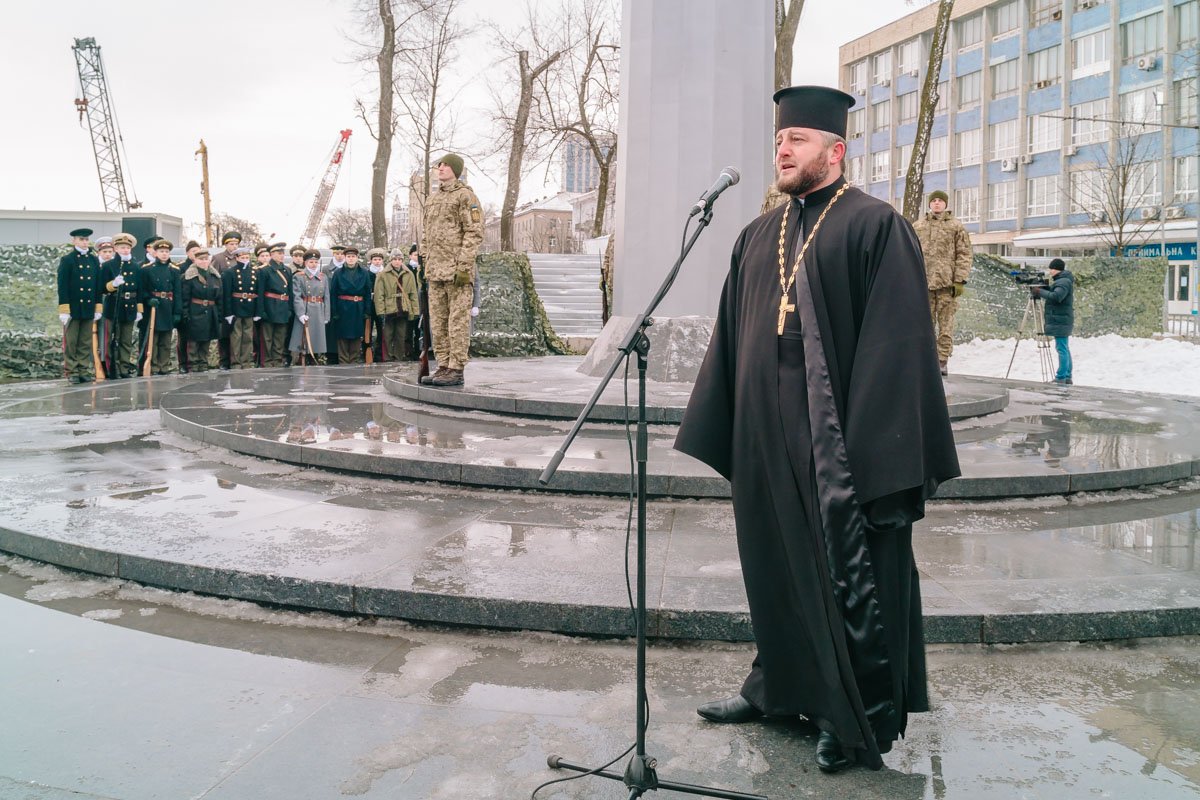 Присутствующие почтили память Героев Крут Присутствующие почтили память Героев Крут