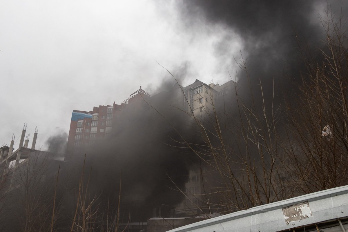 Дым тянулся в жилые дома