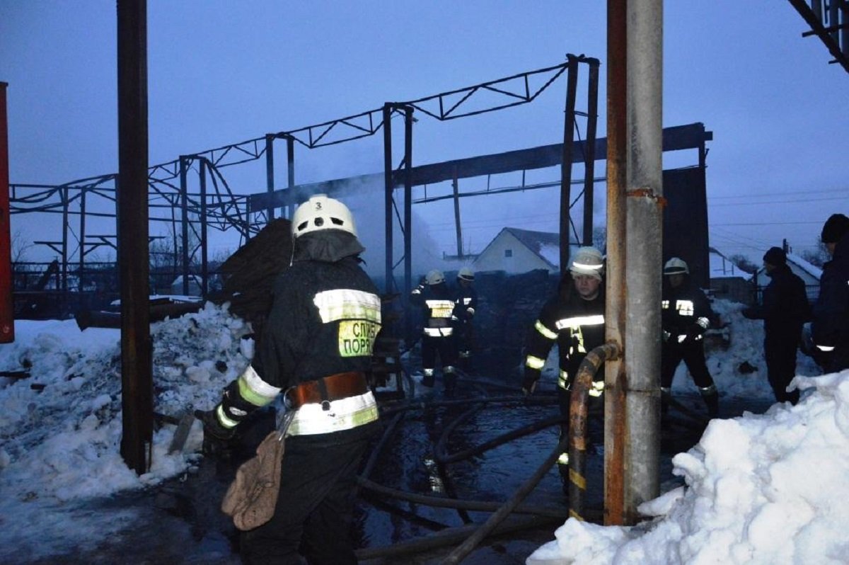 Пожарным удалось локализовать пожар в 16:33, а в 16:52 огонь был полностью ликвидирован Пожарным удалось локализовать пожар в 16:33, а в 16:52 огонь был полностью ликвидирован