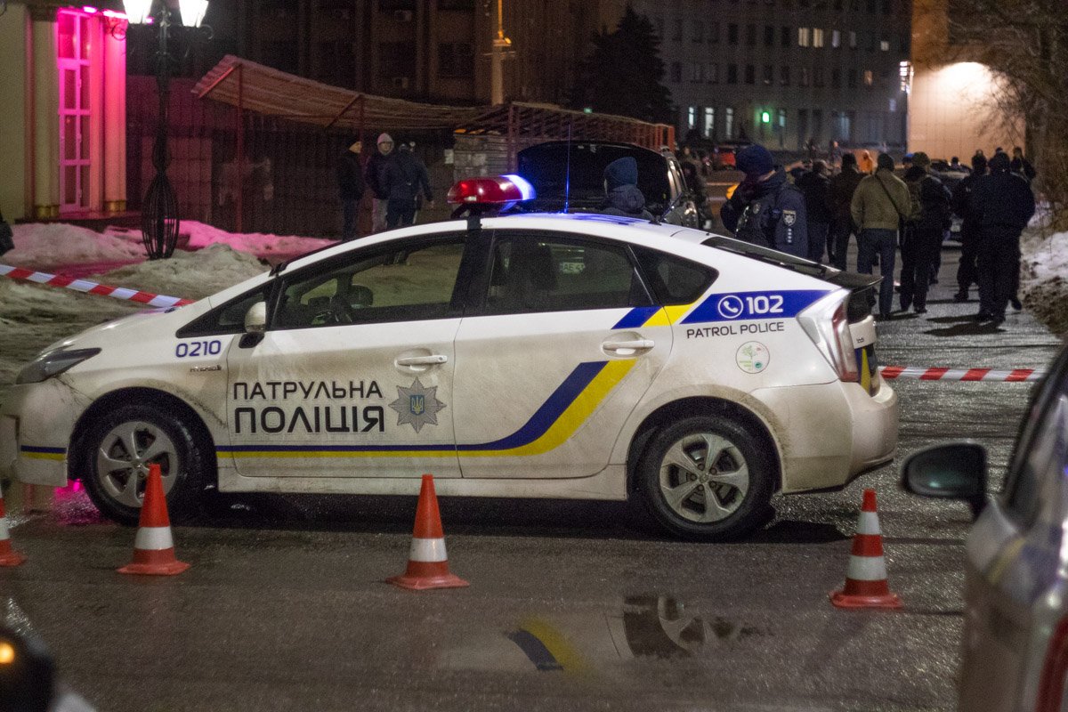 Место происшествия оградили  Место происшествия оградили