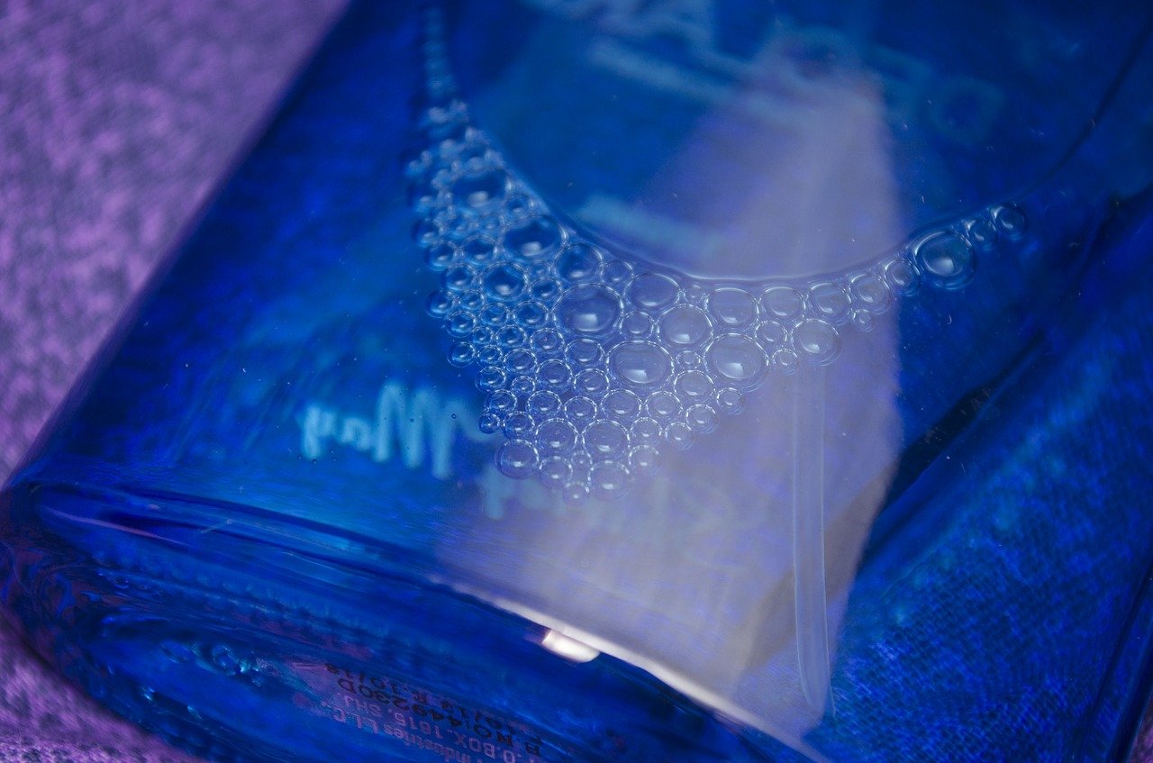 Распродажа парфюмерии: где купить духи для своей половинки на День святого Валентина 2