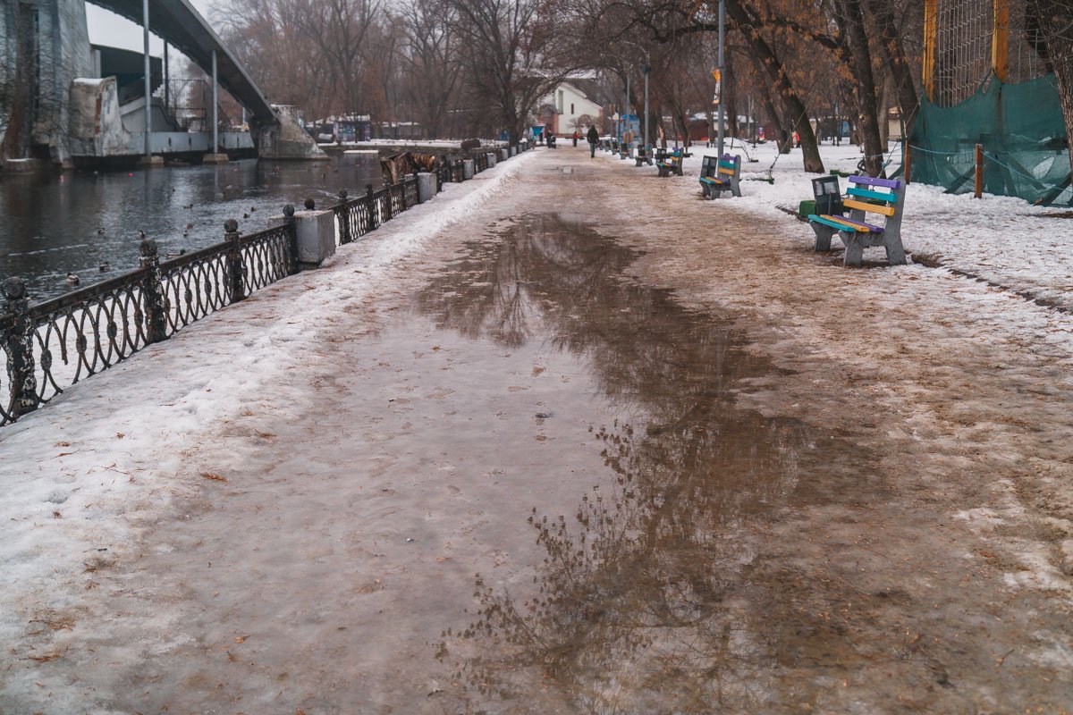 Между нами тает грязь Между нами тает грязь