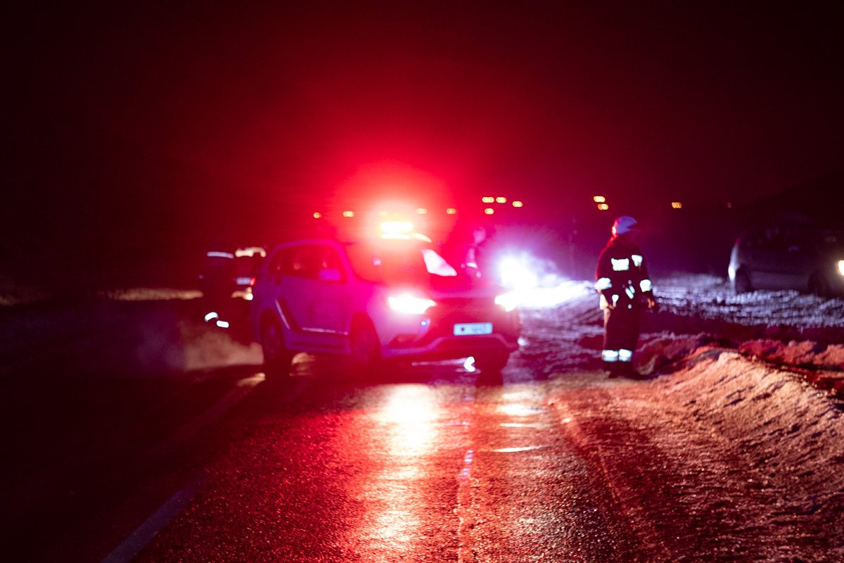 На месте происшествия работает полиция и спасатели  На месте происшествия работает полиция и спасатели