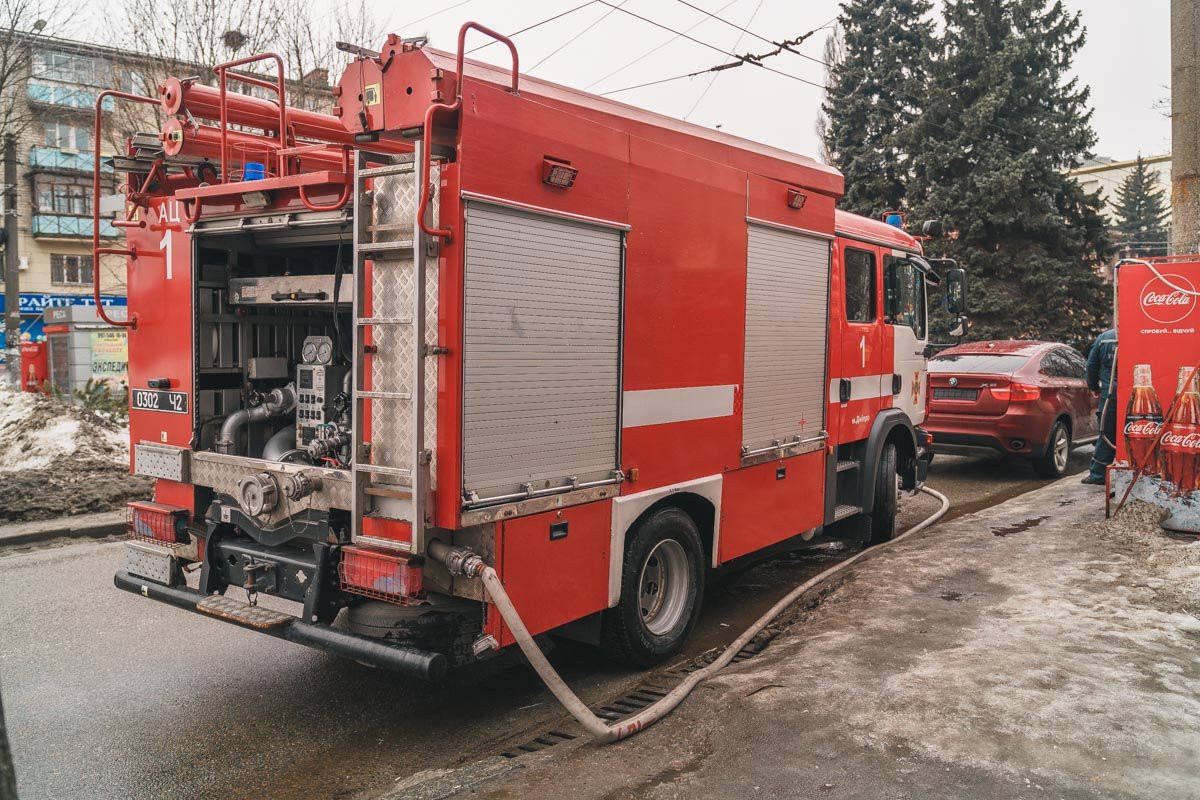На месте работала бригада 1-й пожарно-спасательной части ГСЧС