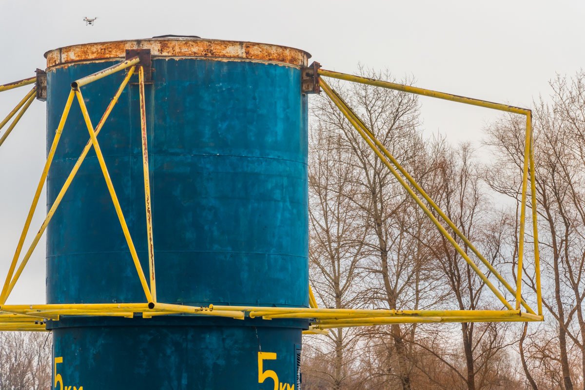 Сейчас же стрелок нет, кран спилили, а о буксирном канате вообще не стоит и вспоминать