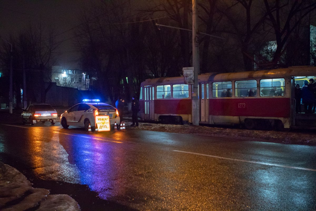 Возле стрелочного завода сбили пешехода Возле стрелочного завода сбили пешехода