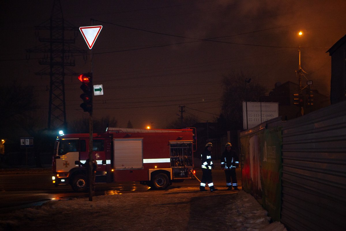 На место прибыло несколько бригад ГСЧС На место прибыло несколько бригад ГСЧС