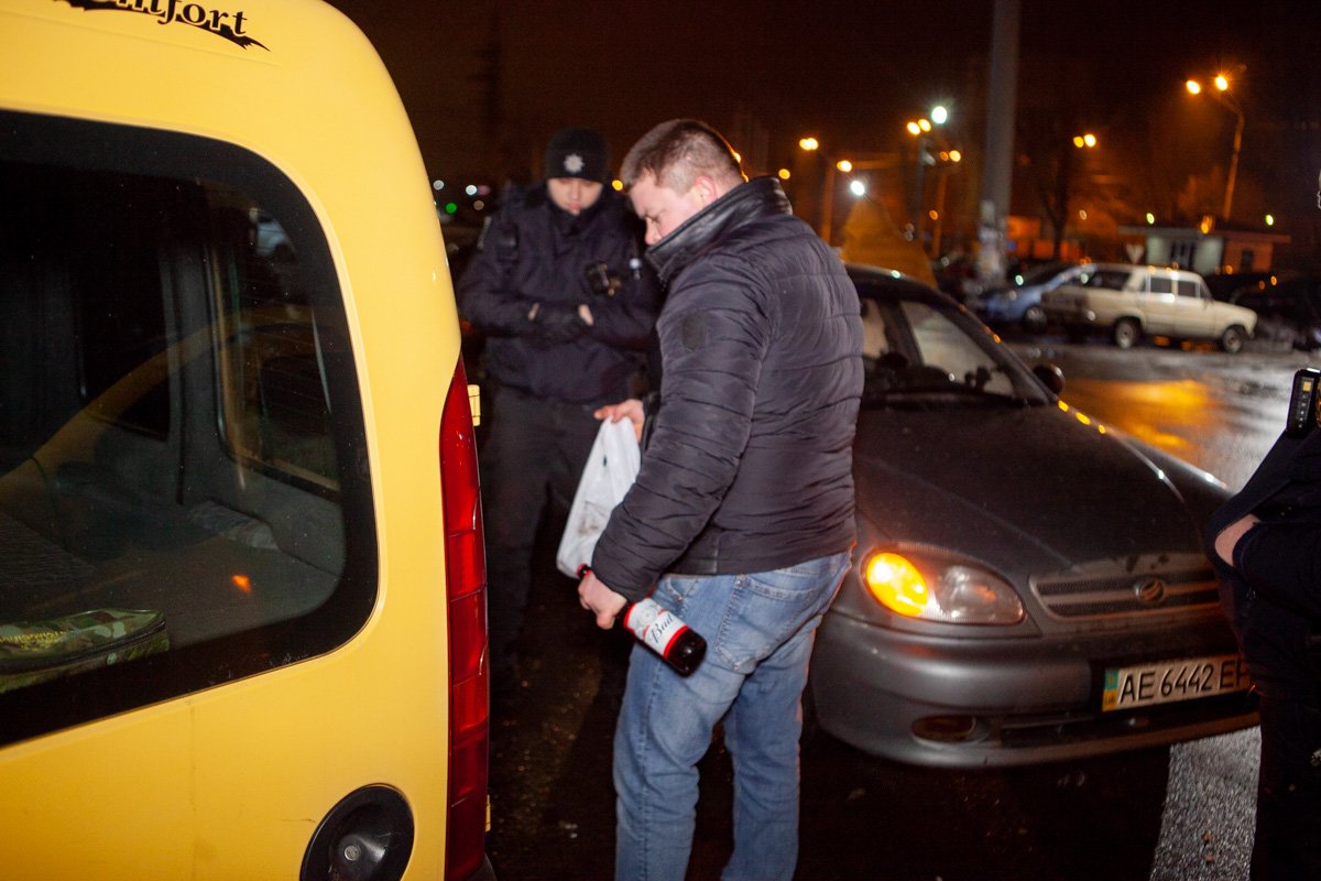 Водитель пытался скрыться до приезда правоохранителей, но его автомобиль заблокировали Водитель пытался скрыться до приезда правоохранителей, но его автомобиль заблокировали