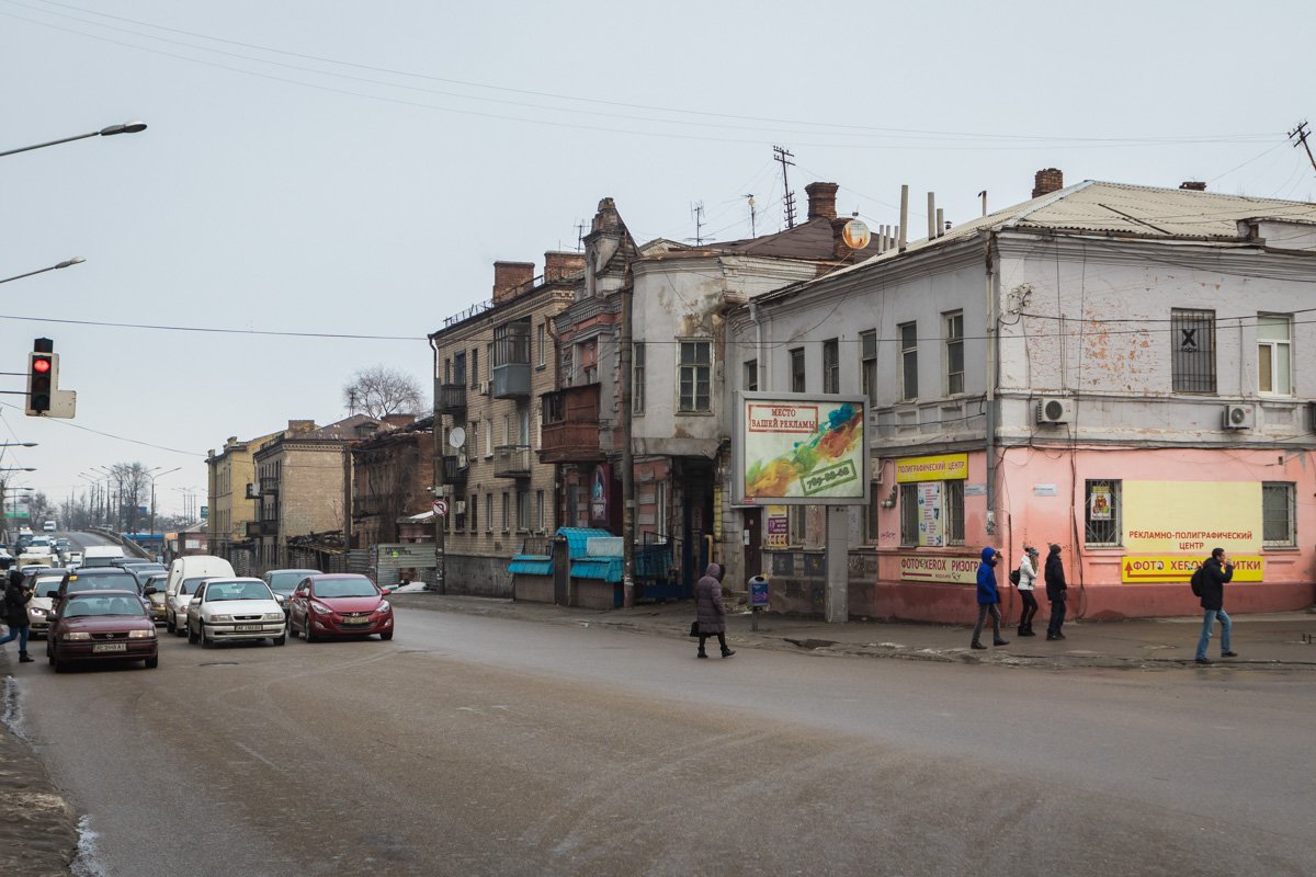 Грустно смотреть, как дома понемногу разрушаются
