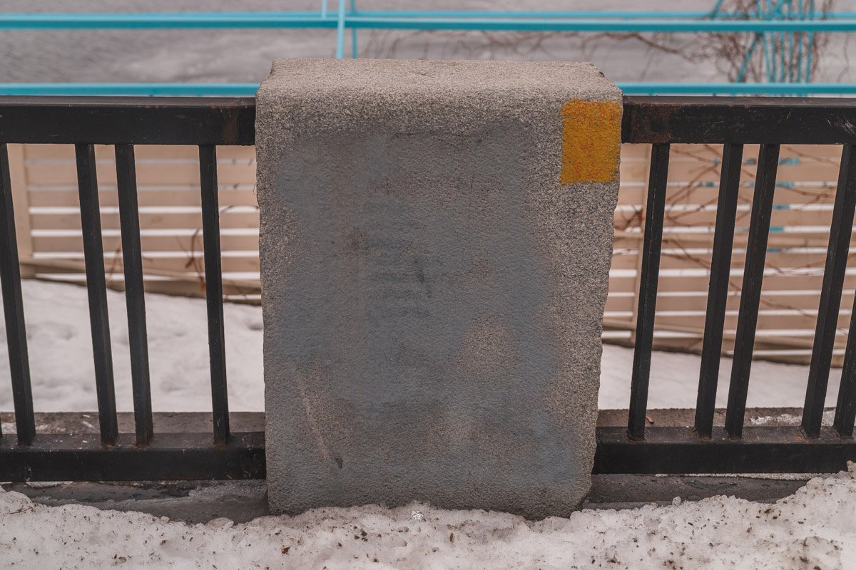 В основном надписи удалили на каменных ограждениях В основном надписи удалили на каменных ограждениях