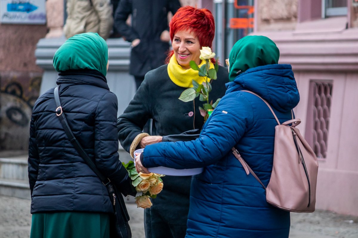 Жительницам подарили солнечное настроение в пасмурный день Жительницам подарили солнечное настроение в пасмурный день