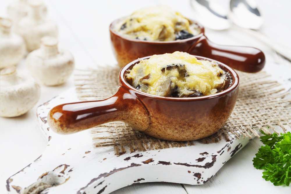 Полезные и вкусные рецепты: как приготовить грибной жульен для влюбленных