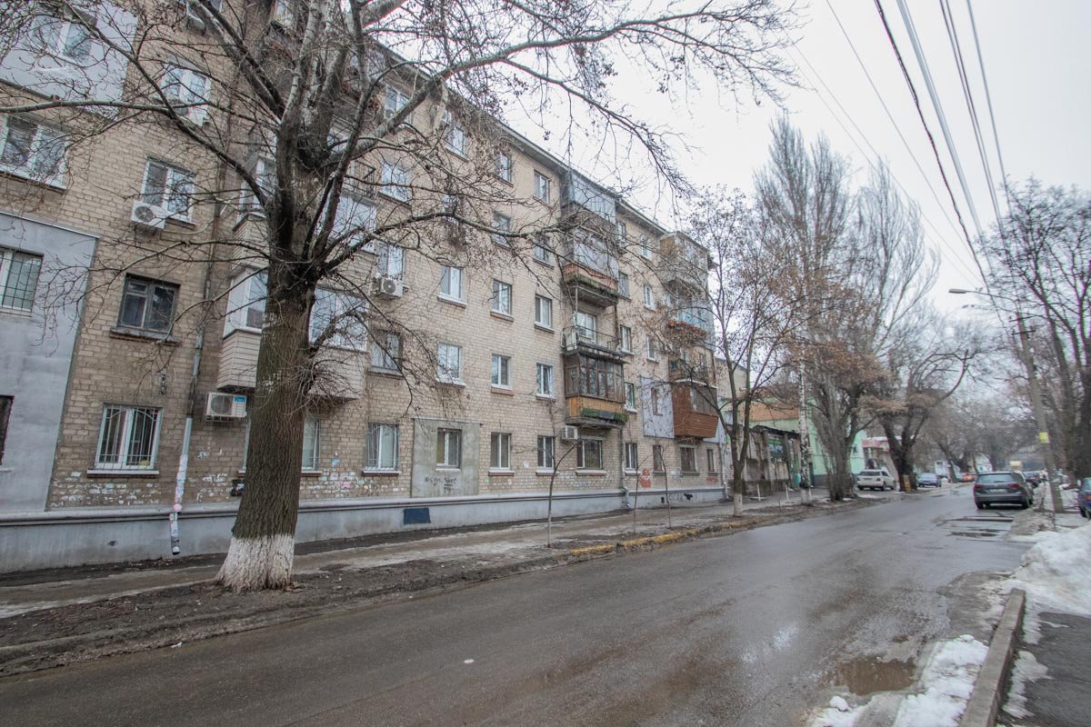 Такие одинаковые окна и такие разные судьбы за ними