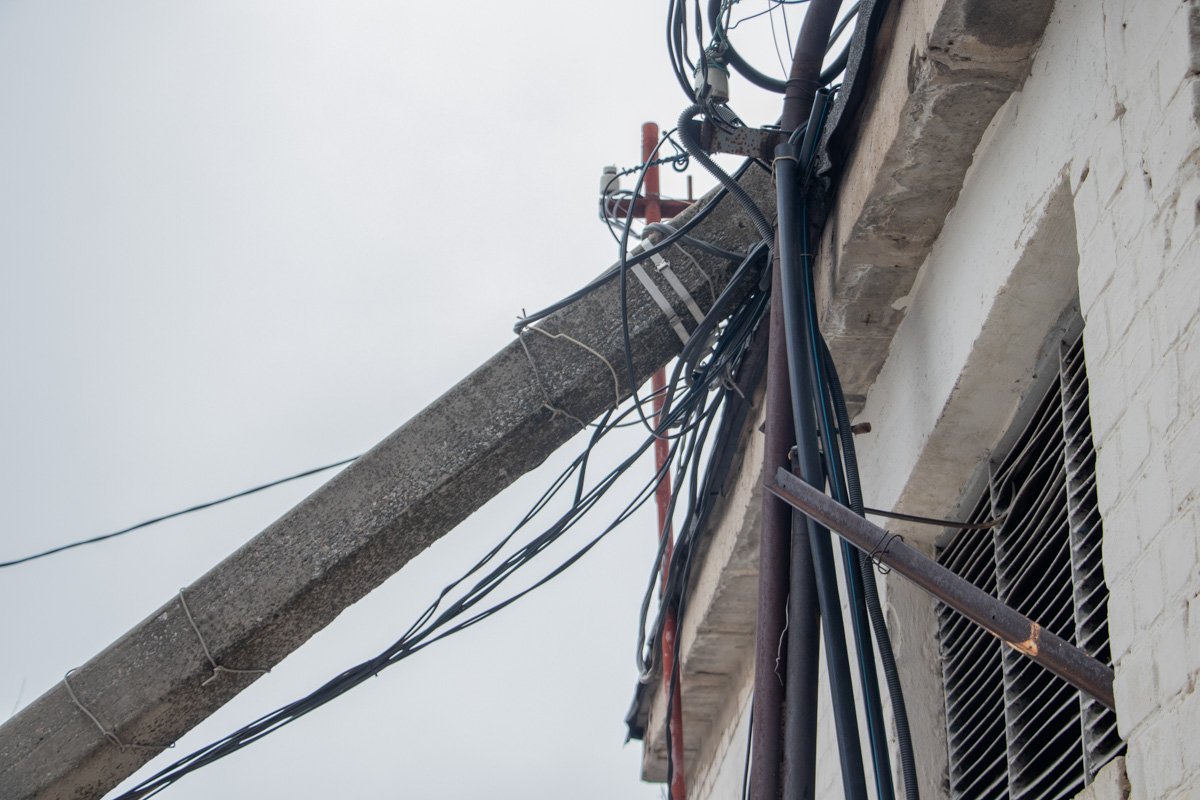 Опора упала на теплотрассу