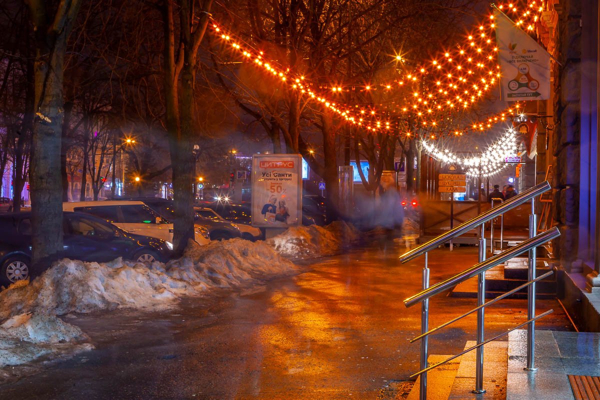 Пешеходы по лужам..