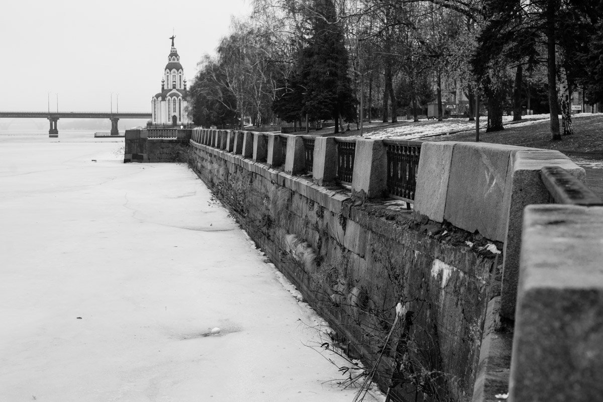 Холодно. И мы не о погоде