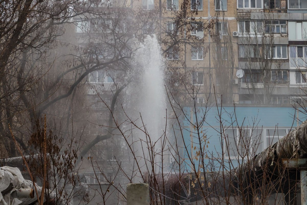 Фонтаны достигали 6 метров Фонтаны достигали 6 метров