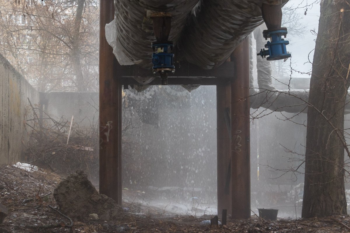 Сотрудники коммунальной службы рассказали, что фонтан на улице Калиновой - запланированное мероприятие Сотрудники коммунальной службы рассказали, что фонтан на улице Калиновой - запланированное мероприятие