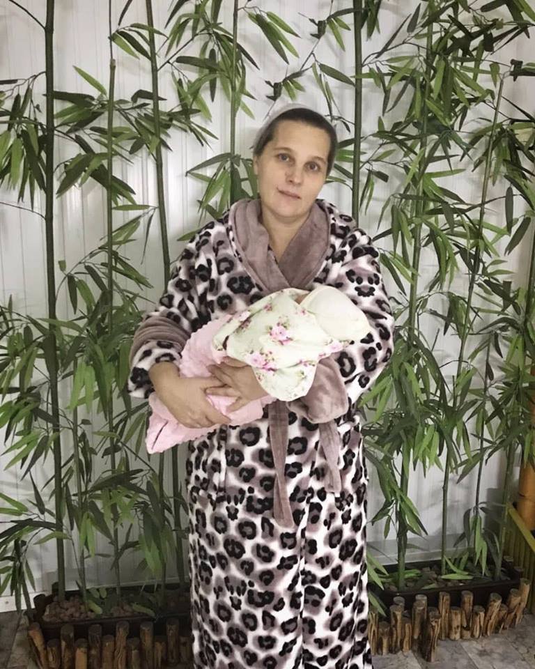 Женщина родила 14-го ребенка Женщина родила 14-го ребенка