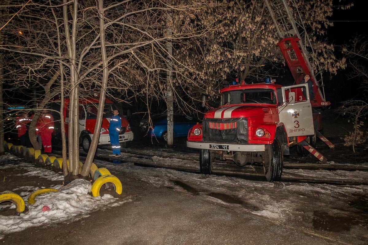 Очевидцы вызвали на место происшествия спасателей и полицию