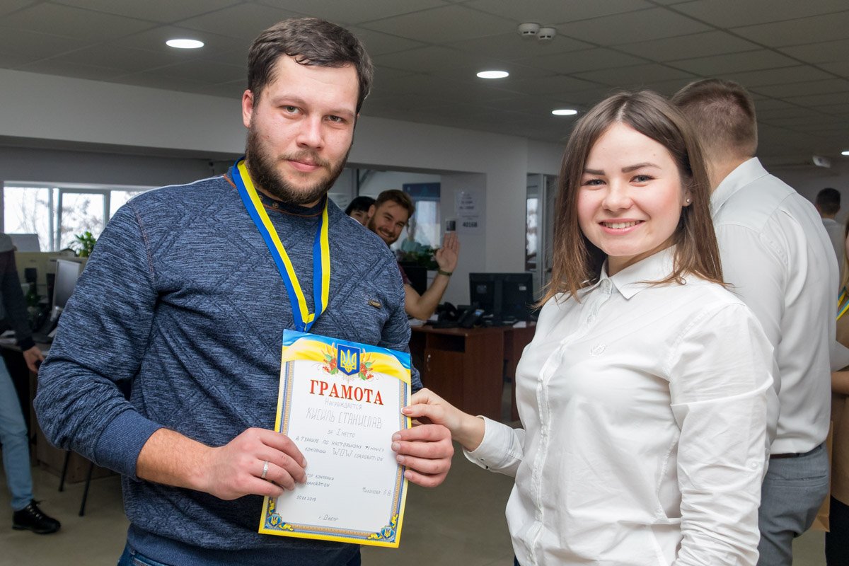 Не успел устроится на работу, как уже победил в турнире по теннису