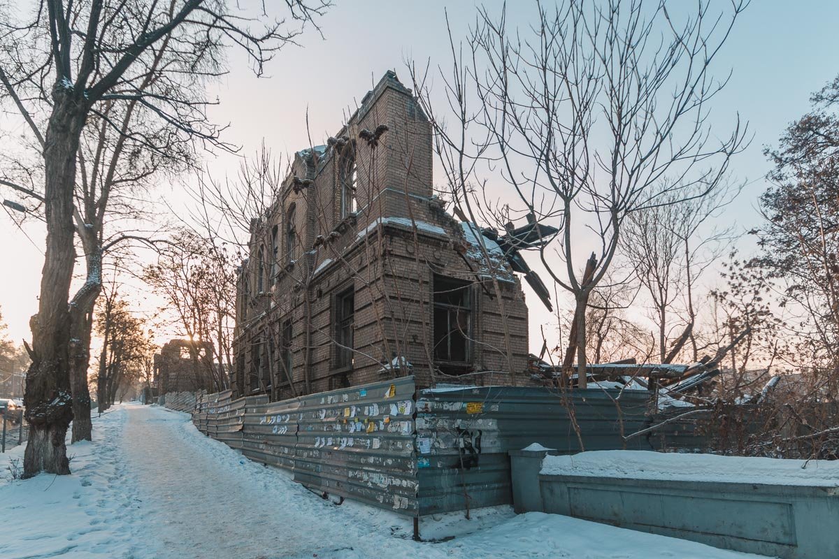 Ослепшие фасады хранят в себе много тайн Ослепшие фасады хранят в себе много тайн