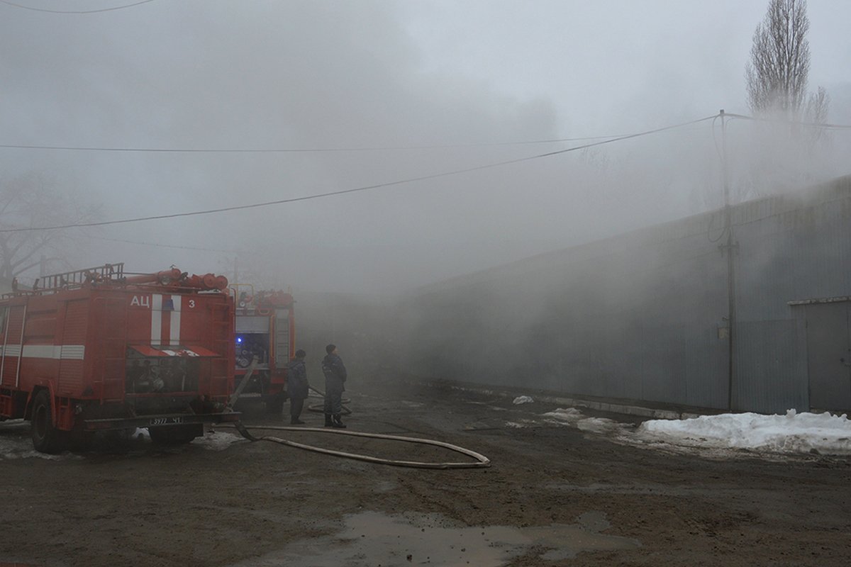 На складе стояли поддоны с алкоголем