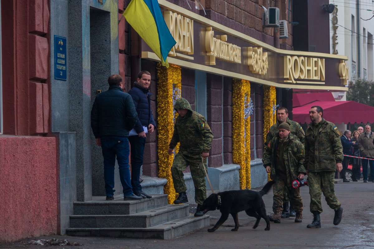 Помещение осмотрели кинологи Помещение осмотрели кинологи