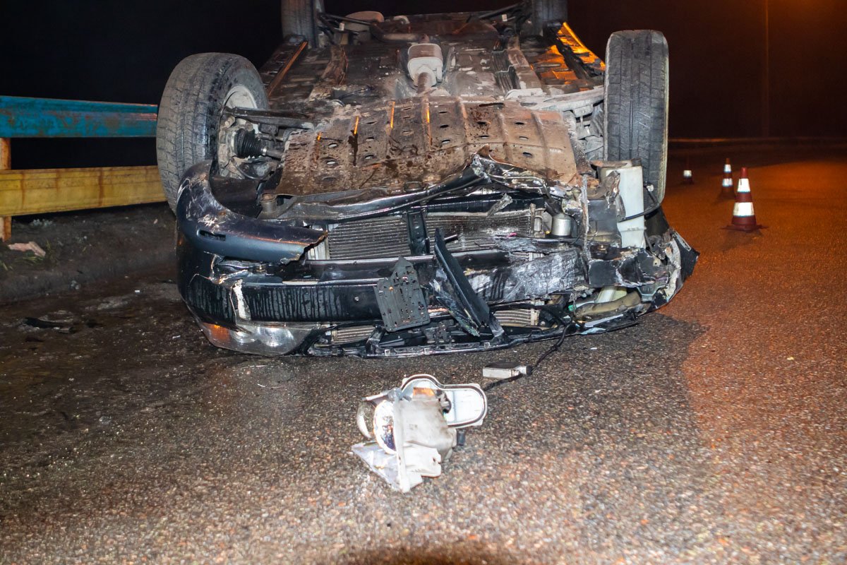 По словам водителя, он ехал со скоростью 40 км/ч По словам водителя, он ехал со скоростью 40 км/ч