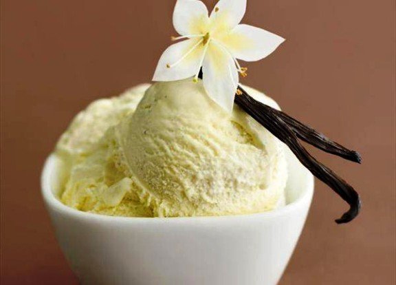 Полезные и вкусные рецепты: как приготовить домашнее сливочное мороженое с ванилью 1