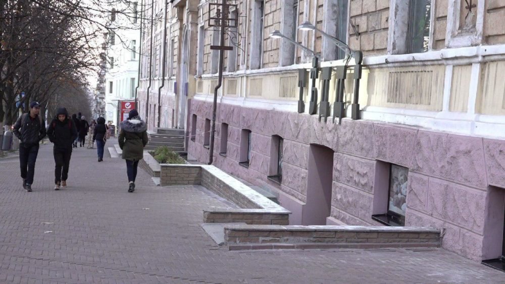 В здании приемной комиссии Днепропетровской медакадемии разместился детский магазин 2
