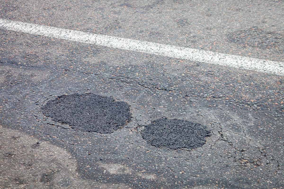 Дождались: дороги на Новом и Кайдакском мостах починили, но это ненадолго 7