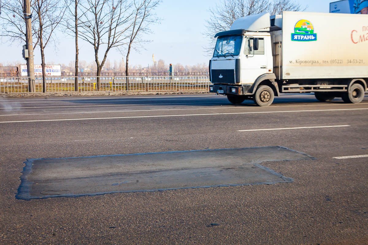 Дождались: дороги на Новом и Кайдакском мостах починили, но это ненадолго 9