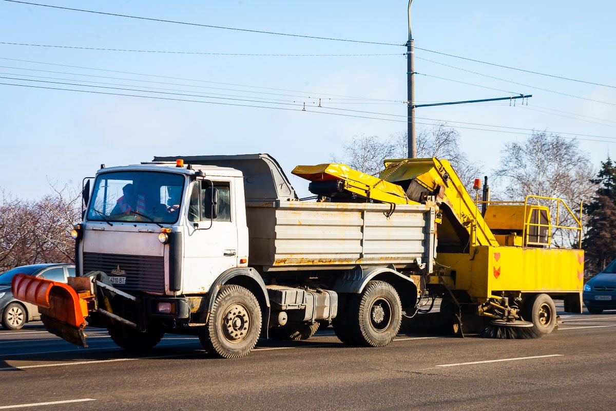 Дождались: дороги на Новом и Кайдакском мостах починили, но это ненадолго 11